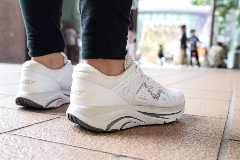 bei MBT Frauen 2000 Laufschuhe Weiss X64220100