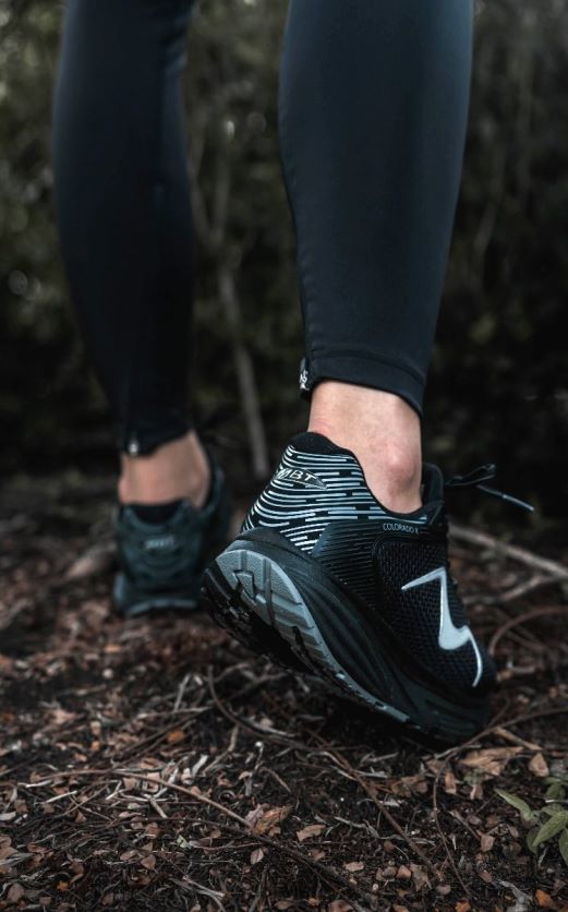 bei MBT Frauen Colorado x Laufschuhe Schwarz X64220215